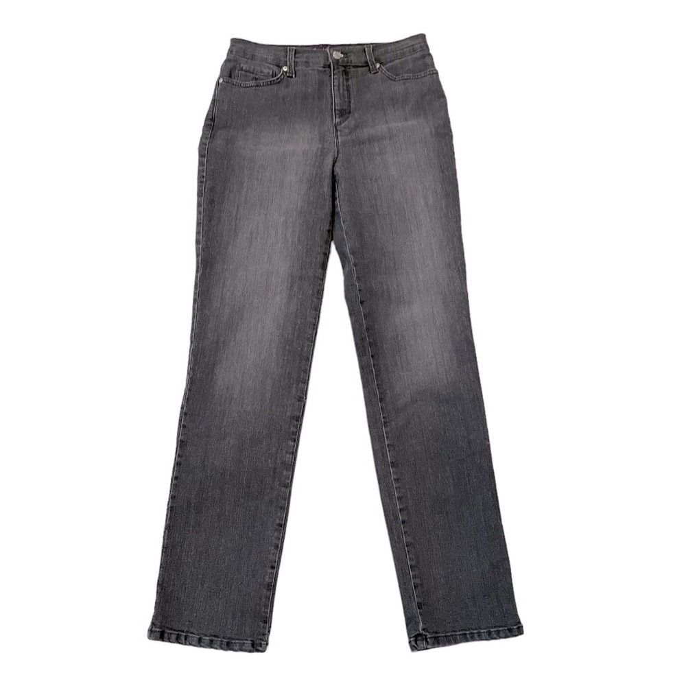 Gloria Vanderbilt Women’s Amanda Gray Jeans Five pocket style Size 6